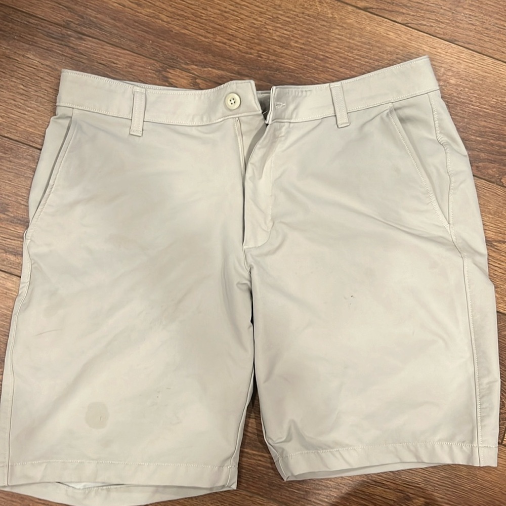 Under Armour golf shorts size 36